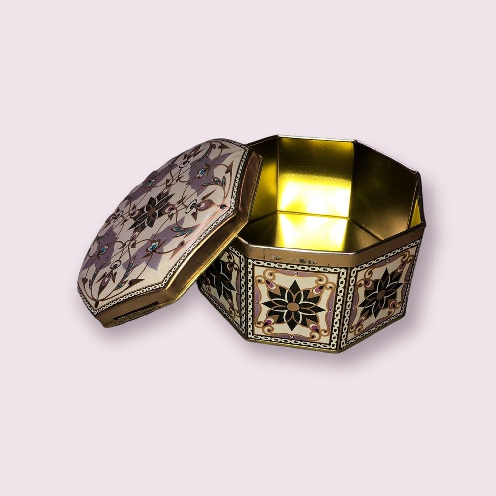 Moroccan Style Metal Tin Container Storage Collectible w/Scalloped Edges